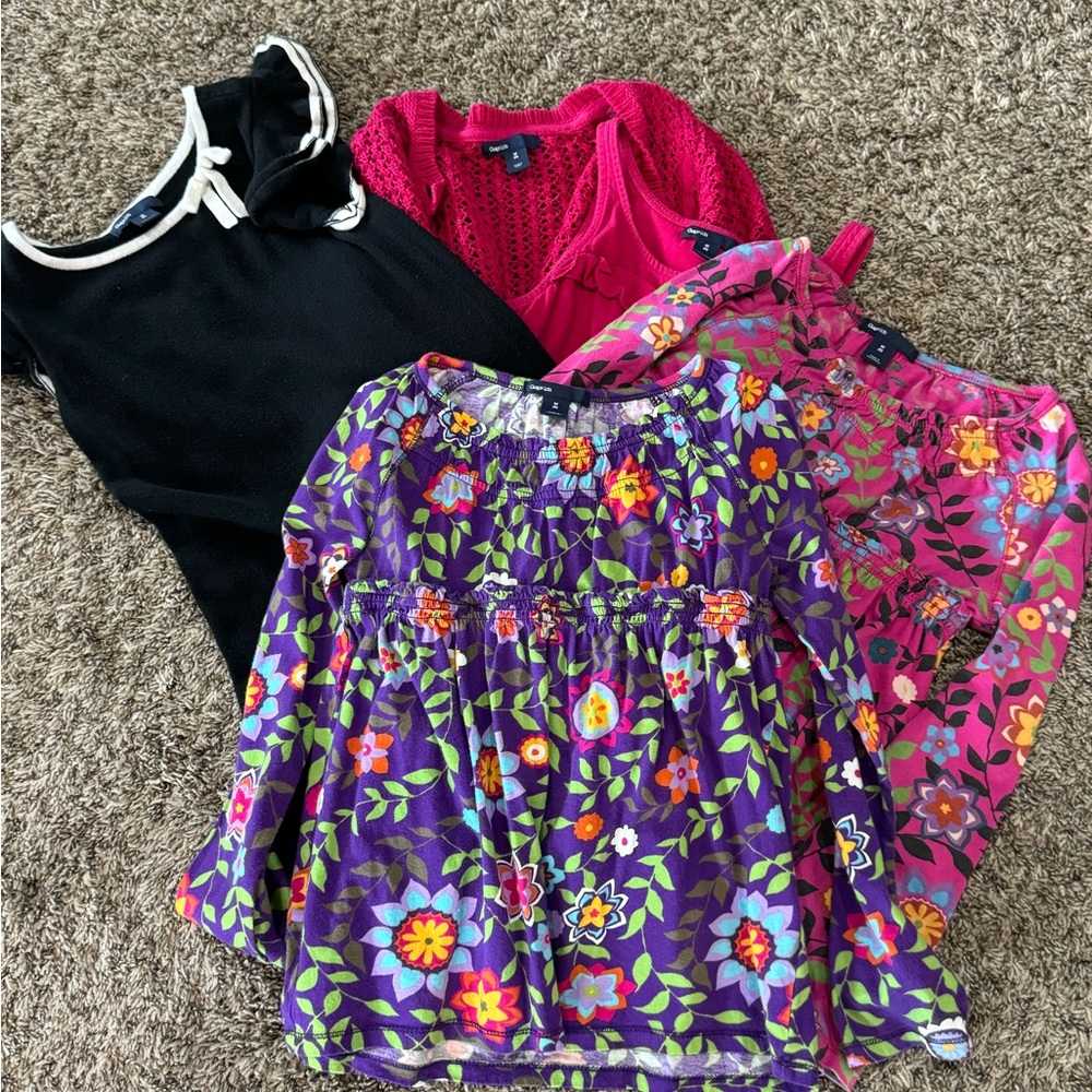 Gap lot of clothes for in GUC